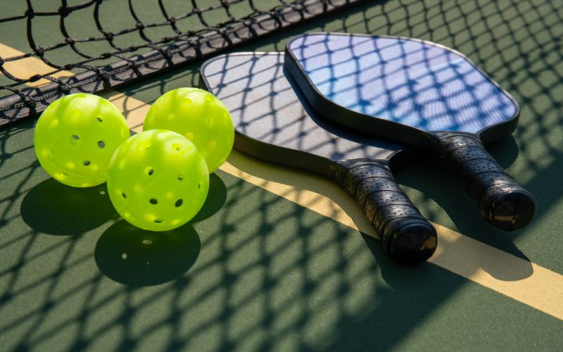 Factors to Consider When Choosing a Pickleball Paddle